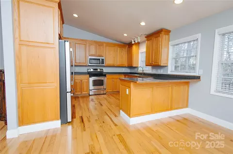 89 Bobcat Path, Marion, NC 28752 photo 22