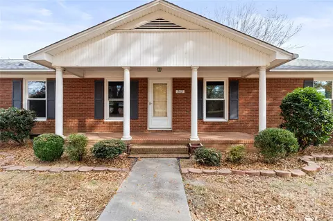 202 Fieldcrest Dr, Stanley, NC 28164