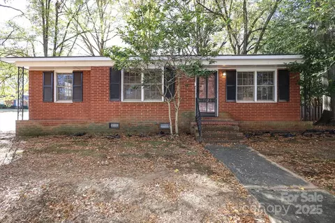 7126 Woodstream Dr, Charlotte, NC 28210