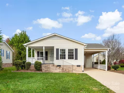 233 White Ash Cir, Hendersonville, NC 28739
