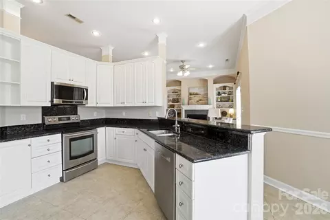 Kitchen - 1855 Cameron Heights Cir, Denver, NC 28037 photo 4 of 5