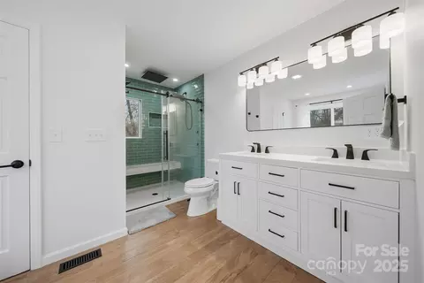 Bath - 219 Settlemyre Rd, Morganton, NC 28655 photo 3 of 5