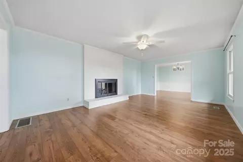 Living - 219 Settlemyre Rd, Morganton, NC 28655 photo 2 of 9