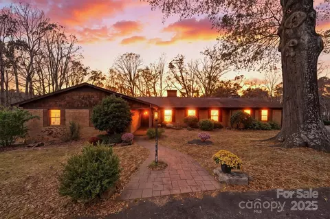 219 Settlemyre Rd, Morganton, NC 28655