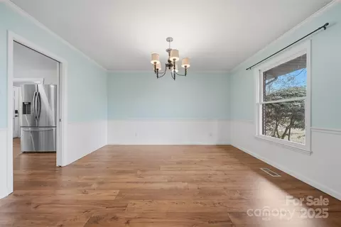 Living - 219 Settlemyre Rd, Morganton, NC 28655 photo 3 of 9