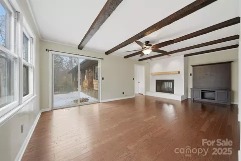 Living - 219 Settlemyre Rd, Morganton, NC 28655 photo 6 of 9