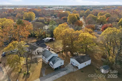 2708 Johnny Reb Ln, Charlotte, NC 28273