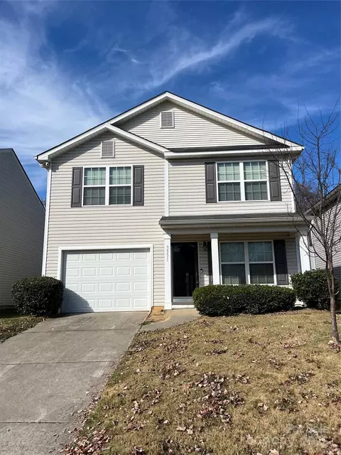 3951 Damask Dr, Charlotte, NC 28206