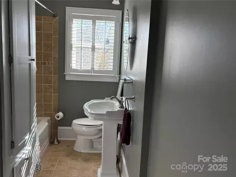 Bath - 114 Broadway Ave, Tryon, NC 28782 photo 2 of 4