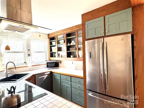 Kitchen - 114 Broadway Ave, Tryon, NC 28782 photo 2 of 3