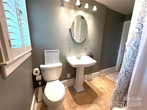 Bath - 114 Broadway Ave, Tryon, NC 28782 photo 1 of 4