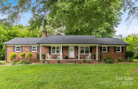 1059 Fairway Dr, Newton, NC 28658