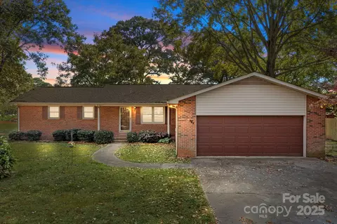 127 Edgeway Rd, Mooresville, NC 28117