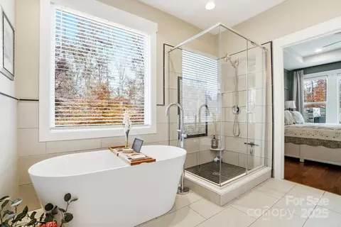 Bath - 1007 Flat Rock Dr, Monroe, NC 28110 photo 2 of 4