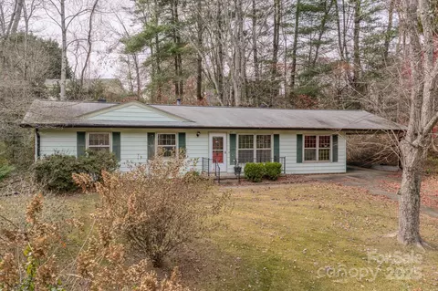 43 Lancelot Ln, Asheville, NC 28806