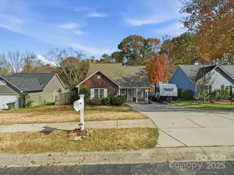 10923 Gladewater Dr, Matthews, NC 28105