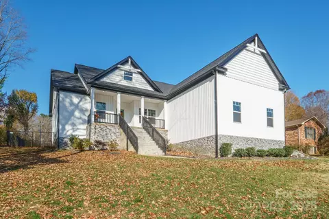 915 Brookwood Ct, Statesville, NC 28677