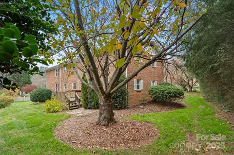 27 Capri 15-d Ln #15-D, Hendersonville, NC 28791