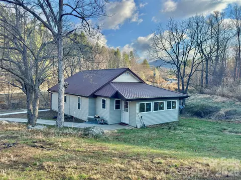 55 Summit View Dr, Marshall, NC 28753