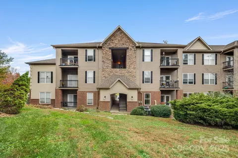 291 Brickton Village Apt 106 Cir # 106, Fletcher, NC 28732