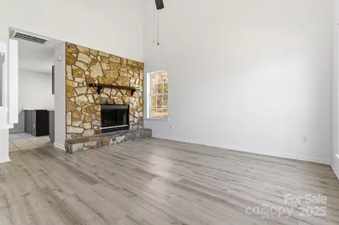 6113 Windsor Gate Ln, Charlotte, NC 28215