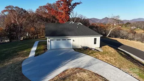 70 Knox Best St, Clyde, NC 28721 photo 4