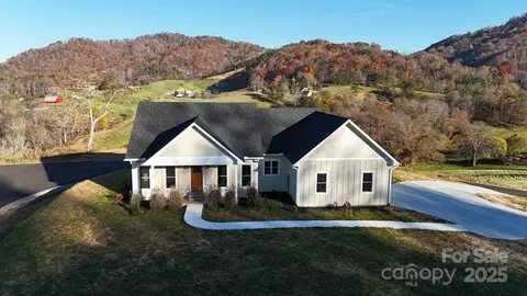 70 Knox Best St, Clyde, NC 28721 photo 2