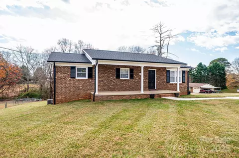 440 Greenlea Cir, Taylorsville, NC 28681