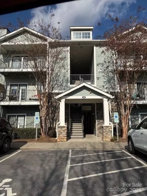 500 Vista Lake 202 Dr #202, Candler, NC 28715