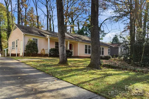 8239 Arrowsmith Ln, Charlotte, NC 28270