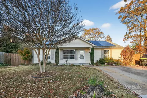 768 Cannonsburg Dr, Duncan, SC 29334