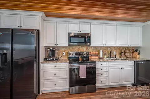 Kitchen - 2616 Nicklaus Ne Ct NE, Conover, NC 28613 photo 3 of 3