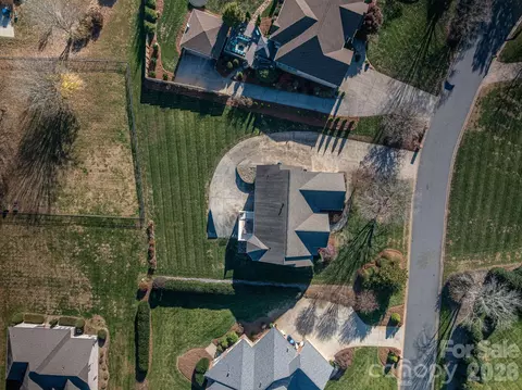 View/Area - 2616 Nicklaus Ne Ct NE, Conover, NC 28613 photo 5 of 7