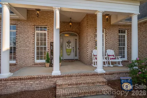Exterior - 2616 Nicklaus Ne Ct NE, Conover, NC 28613 photo 2 of 7