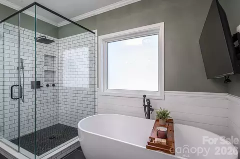 Bath - 2616 Nicklaus Ne Ct NE, Conover, NC 28613 photo 2 of 4