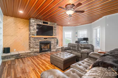 Living - 2616 Nicklaus Ne Ct NE, Conover, NC 28613 photo 3 of 3