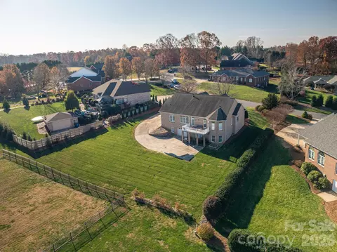 View/Area - 2616 Nicklaus Ne Ct NE, Conover, NC 28613 photo 3 of 7