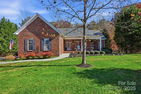 1972 Jaya Dr, Sherrills Ford, NC 28673