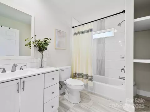 Bath - 3367 Thickety Rd, Clyde, NC 28721 photo 2 of 2