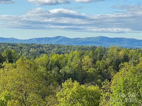 1030 River Club Rdg, Lenoir, NC 28645