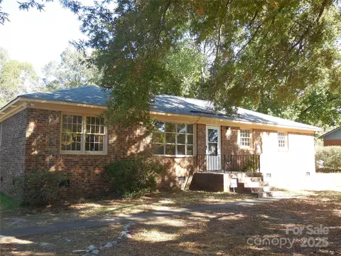 2208 Community Park Dr, Matthews, NC 28104