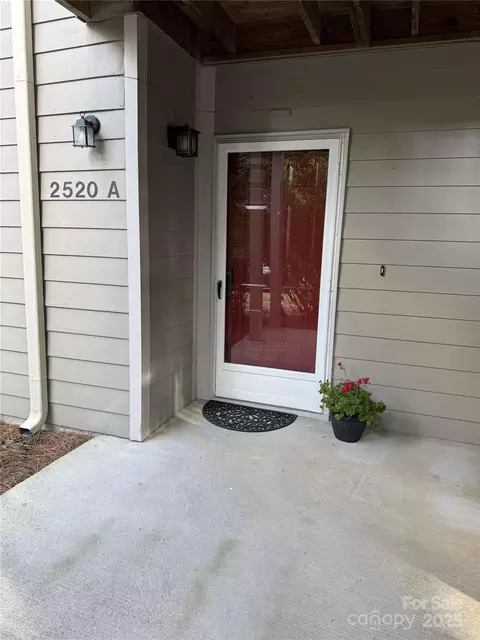2520 Stradbrook Dr, Charlotte, NC 28210