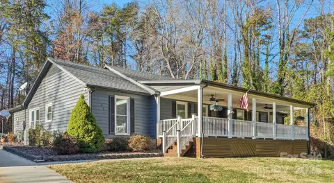 9401 Elvis Dr, Charlotte, NC 28215