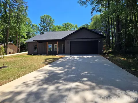 2328 Summerlin St, Winston Salem, NC 27103