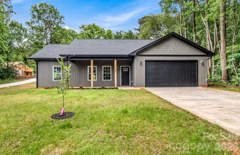 2328 Summerlin St, Winston Salem, NC 27103