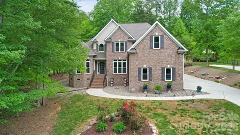 169 Winding Creek Dr, Troutman, NC 28166