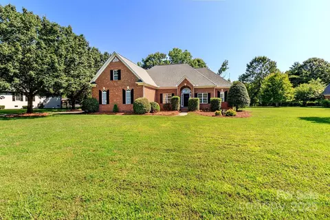 444 Cottonfield Cir, Waxhaw, NC 28173