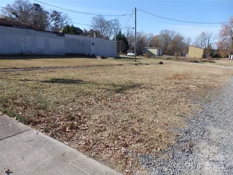 166 S Main St, Denton, NC 27239 photo 2