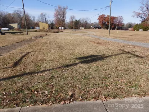 166 S Main St, Denton, NC 27239 photo 4