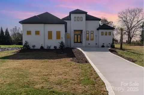 8306 Rolling Fields Rd, Mint Hill, NC 28227